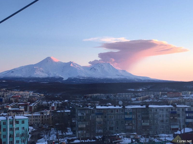автор, ты другой ресурс рекламируешь или как? ну и накидал бы фоток оттуда.
добавлю своих тогда немножко... сделаны в разное время все и разные годы
(кроме извержения вулкана - все мои:) )