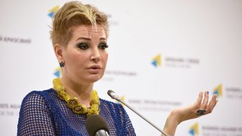 Из одной серии