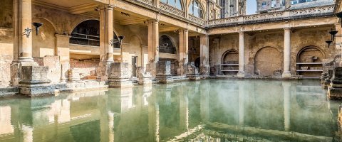 конечно красиво, но римские термы это что-то, вот сохранившиеся термы города Бат и реконструкция интерьера терм Рима