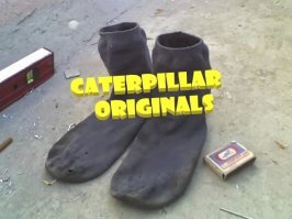 У меня есть оригинальные фэшн(huyeshn)-носки для модников-строителей. Американское качество, между прочим.:) Отдам за $199)))