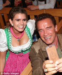 Шварценеггер отпраздновал Октоберфест с сыном и поделился снимками в соцсетях