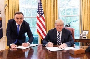 Картинки из серии "Ручные пиписькососы Трампа"

найди 10 отличий