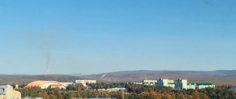 Очень приятный пост. Город и в самом деле хороший. На всякий случай сделал свежую фотографию: слева крытый стадион Горняк, справа новый микрорайон на Чурапчинской. Вдали трубы Нерюнгринской ГРЭС.