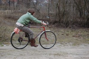 Мог бы и не велике педали покрутить!
Чё выделуется!