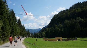 Херня маленький ,Ройте Австрия пол то же прозрачный .высота 112 метров Мост назвали "Highline 179". Его длина составляет 405 м,