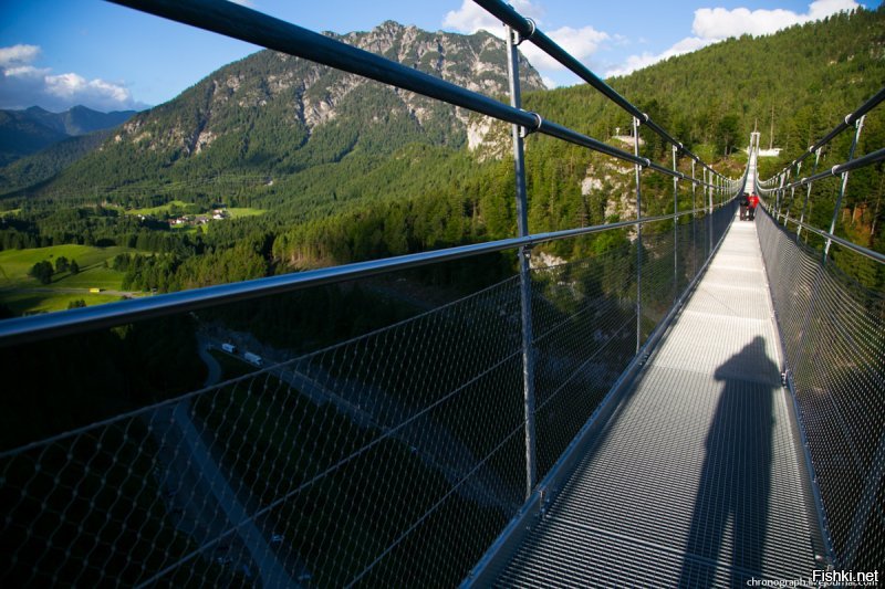 Херня маленький ,Ройте Австрия пол то же прозрачный .высота 112 метров Мост назвали "Highline 179". Его длина составляет 405 м,