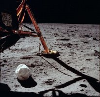 Даже на луне насрали...