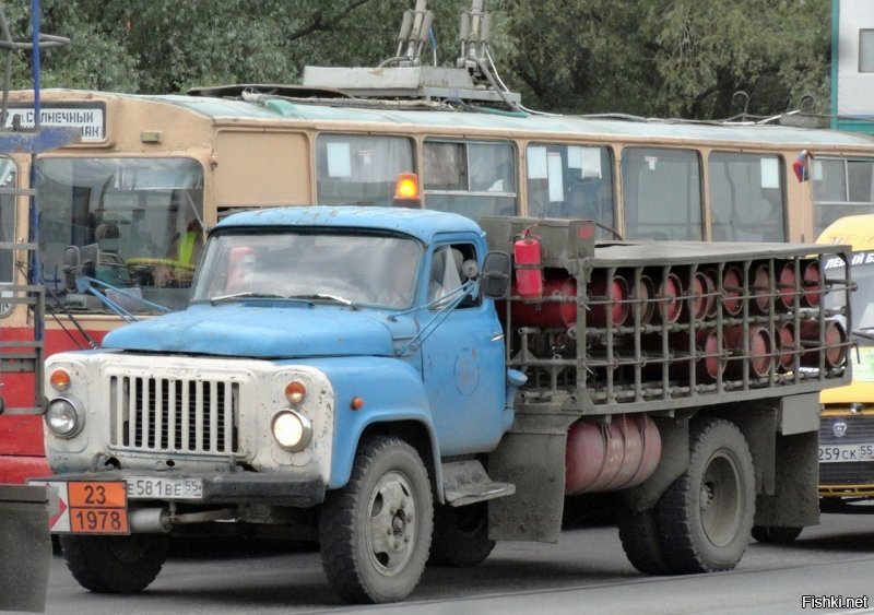 А у меня дядька вот на такой газовые баллоны по деревням развозил. Эх, сколько я с ним исколесил деревенских дорог....Ностальджи...