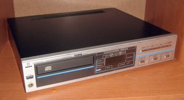 У меня только усилители от этого комплекса (сдохли, конденсаторы менять надо), а сидик был то ли вега, то ли ещё что-то российское... 
Да! Вега.