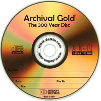 Как хранилище полезных данных используются так называемые "золотые" болванки. Там действительно золото. Стоют дороже, но до сотни лет хранения гарантируют. Обычные держат до пяти лет...