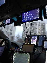в смысле оформлено ЛУЧШЕ? оно ОФОРМЛЕНО!
а у лексуса выглядит как навигаторы на присоске с алиэкспресса
вон, идейный вдохновитель япошек: