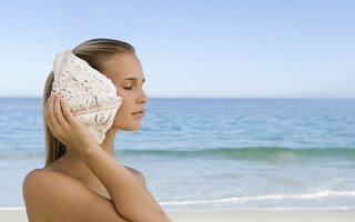 (убирая раковину от уха, с удивлением) Что значит "Пошла нах.й, абонент недоступен"?!