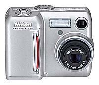 Помнится 1-м личным цифровиком был "Nikon 775" (2.1Мп 1600x1200, с видео пол-VGA 15к/сек c опт.зумом, на CompactFlash). Хватило на 2.5года - был продан... 

ps: но статья древняя (2007г)
