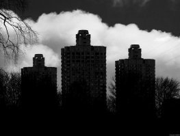 На мое улице. Эти дома называют роботами.