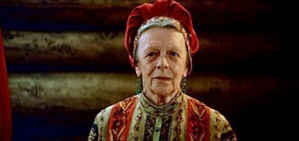 Эта бабушка поглавнее будет.