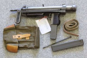 ну да на втором чех СА 23.
вот недавно в руки попал 24, ну конструкция гдет даже итересная, та же ручка затвора при разборке-сборке прикольно прячется. целик интерестный  тоже, не перекидной, а крутящийся. но к своему великону сожалению приклад с неделю не смог разложить, а ларчик просто отрывался.