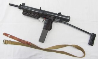 ну да на втором чех СА 23.
вот недавно в руки попал 24, ну конструкция гдет даже итересная, та же ручка затвора при разборке-сборке прикольно прячется. целик интерестный  тоже, не перекидной, а крутящийся. но к своему великону сожалению приклад с неделю не смог разложить, а ларчик просто отрывался.