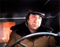 Не заметил малютку: мусоровоз протащил Матиз в Екатеринбурге