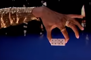 Эх, как ведущая спалила фокусника. Было задумано, что кубики укатятся так, чтобы их не было видно за этой ширмой на столе. Видно как фокусник напрягся сразу...