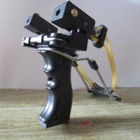 мне больше нравятся рогатки. те, что нынче продают, выглядят весьма внушительно