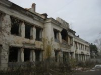 Весьма уютное местечко, напоминает Готэм, думаю в этих уютных улочках без ствола ночью лучше не появлятся и пофиг, что с утра соседи быстро опознают