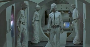 Штаны клеш напомнили вот это. Только непонятно, кто откуда слизал?