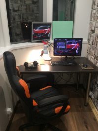 Балкончик маленький совсем(
Похвастаюсь своей работой. Оговорюсь, диван не доделал еще.