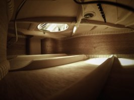 внутри гитары