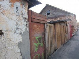 Не все так красиво!
Нижняя - ул. Софьи Перовской. 2 года назад.