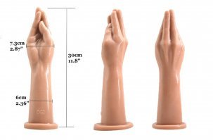 Практично: у королевы Великобритании есть фальшивая рука для приветствий