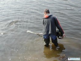 Слов нет! На "Фордаке" "под гиком", в "Таверне" еще в 2004 году активно обсуждали и эксперементировали с мотовеслами на базе триммеров. Уверен - еще и раньше этот вопрос поднимался. А в советские времена видел в Приозерске "Пеллу" с мотовеслом на базе мопедного Д6. Так что, америку не открыли.
Кстати - мотовесло из триммера делали для минимального веса и цены. Делать мотовесло из дорогущего девайса - моветон. ИМХО, само собой.
Вот один из отчетов с "Мотолодки" -