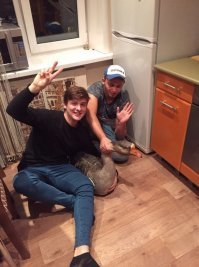 Друг "душит гуся" своего друга - настоящие друзья.