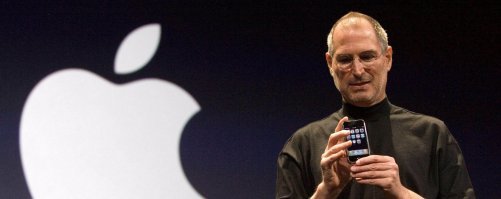 Его кумир Стив Джобс, наверное поэтому он решил повторить его судьбу. Того тоже выгнали из Apple в свое время.