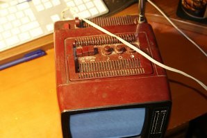 далеко не все модели в посте. у меня щас вот такой вот красненький телик в закромах стоит) с внешней антенной) причем в рабочем состоянии