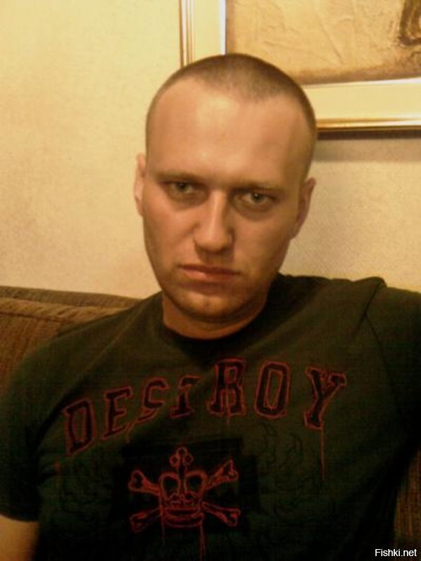 Мне вот интересно, вот ты любишь слушать всякие отбросы, но разве у тебя вообще нет самоуважения, чтобы пытаться верить всяким петухам и сумасшедшим?

Ололоша сам коррупционер и воровайка леса(но откосил, и прошел свидетелем по делу), его дружбан Никита Белых депутат воровайка в тюрьме, его подруга Мария Гайдар, свалила вна Украину, руссофобка(+плюс она тоже проходила свидетелем по воровству леса) , его наставник Немцов, застрелянный гуляющим с шлюхой на мосту(это вообще отдельный персонаж). Брат Ололоши сидел за отжимание бизнеса..... У Яшина спрашивал контакты ЦРУ(видимо, чтоб спросить как добраться до библиотеки), а у мамы просил прикупить ему адвокатские корочки. Всё это есть в его взломанной почте, ровно как и переписки с депутатером Белых, по угону товарняков, по серо-коррупционным схемам. (как говорится к делу не пришьёш, но результат показателен, еще до его посадки)

На заре своей анальнополитической карьеры, был нациком, дружил с экстримистом Дёмушкиным(который толи отсидел своё, толи всё еще сидит, Ололоша ярый антисимит (знаменитая фраза "Первый тост за холокост", например)

Честно признать я вообще не понимаю, как это говно можно воспринимать всерьёз? Даже лютый дебил, как минимум заподозрит Ололошу в петушно-зоновских войнах по переделу сфер влияния по отмываю бабла, а не какого то там геройства ради народа....

А как максимум, он просто громче всех кричит "вор-вор", пока сам под шумок поднимает бабосики, воруя и отжимая у честных людей.