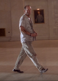 Именно так Маклейн объяснял свой внешний вид.