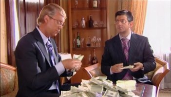 мерзко читать такое, и главное, к примеру вчера смотрел на ютубе в предложке видео, как бабуля скопленные за всю жизнь!!! 600 тыс отдала на хранение батюшке какому-то, который погасил этими деньгами ипотеку свою, а тут в месяц 320 т.р. Понимаете всю жизнь 600тыс и два месяца 640тыс. И таких бабулек дедулек сейчас и в будущем огромное кол-во, но как там? "денег нет, вам хорошего настроения"