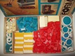 У меня в детстве был ГДР-вский конструктор FORMO (по типу LEGO) очень крутой по тем временам!