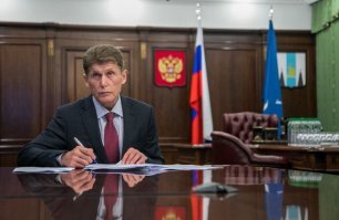 По сравнению с этим чудиком, Воронежский губернатор просто ангел!
Приморский край, вы там держитесь!
