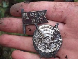 Нонешним сцуко-дЁпутанкам надо вот эту вот картинку ко лбу дюбелями прибить. Чтоб помнили