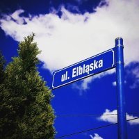 Вообще-то, название этой улицы читается - Элблонска, от названия города Элблонг.