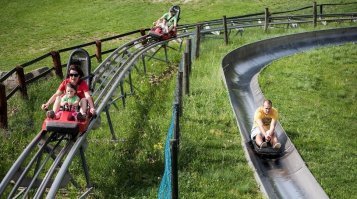 Я в Венгрии живу уже ... давно, про Вышеград знаю только, что там есть отличный бобслей :)