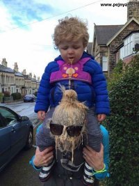 Краткое содержание:пингвин женится на б.л.я.д.и которая не может держать ноги сведенными,другой пингвин видя раздвинутые ноги припадает туда.первый пингвин убивает второго(все плачут)