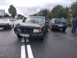 вот тута? тоже думал, значит в обе стороны разворот, бействительно с фото и видео не сильно ясно, но вариант для разворота место