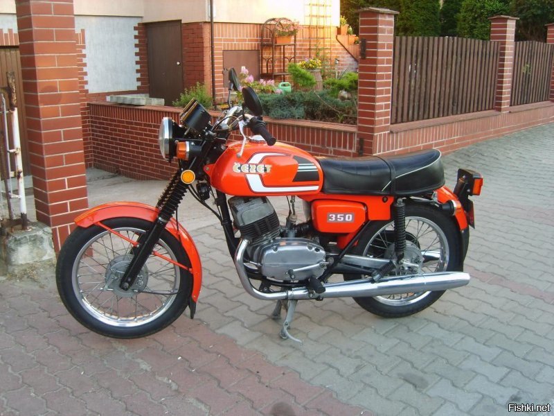"Ява" отличный мотоцикл, но почему то незаслуженно забывают про Чезеты!!!