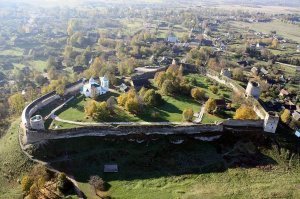 Не совсем кремль, зато почти никаких переделок.
Изборск. 14 век.