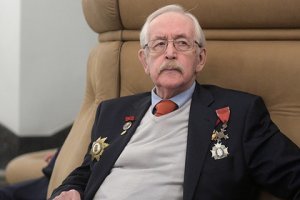 как можно было такого человека забыть...???