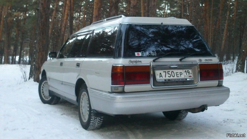 Только их правильно называть не Универсал, а Station Wagon, у меня такой, 
Toyota Crown Wagon JZS130, 1996 года, машине 22 года, а он бодрячком, 2,5 бензин, масло не жрет вообще, мотор родной