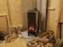 А я печечку на днях приобрел. Дом пока еще строю. 
Поставил ее в сарайке. Тепло,.. Хорошо!..