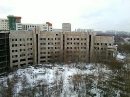 Еще один охрененный недострой с 80-х и тоже больница, только на Каширском шоссе.